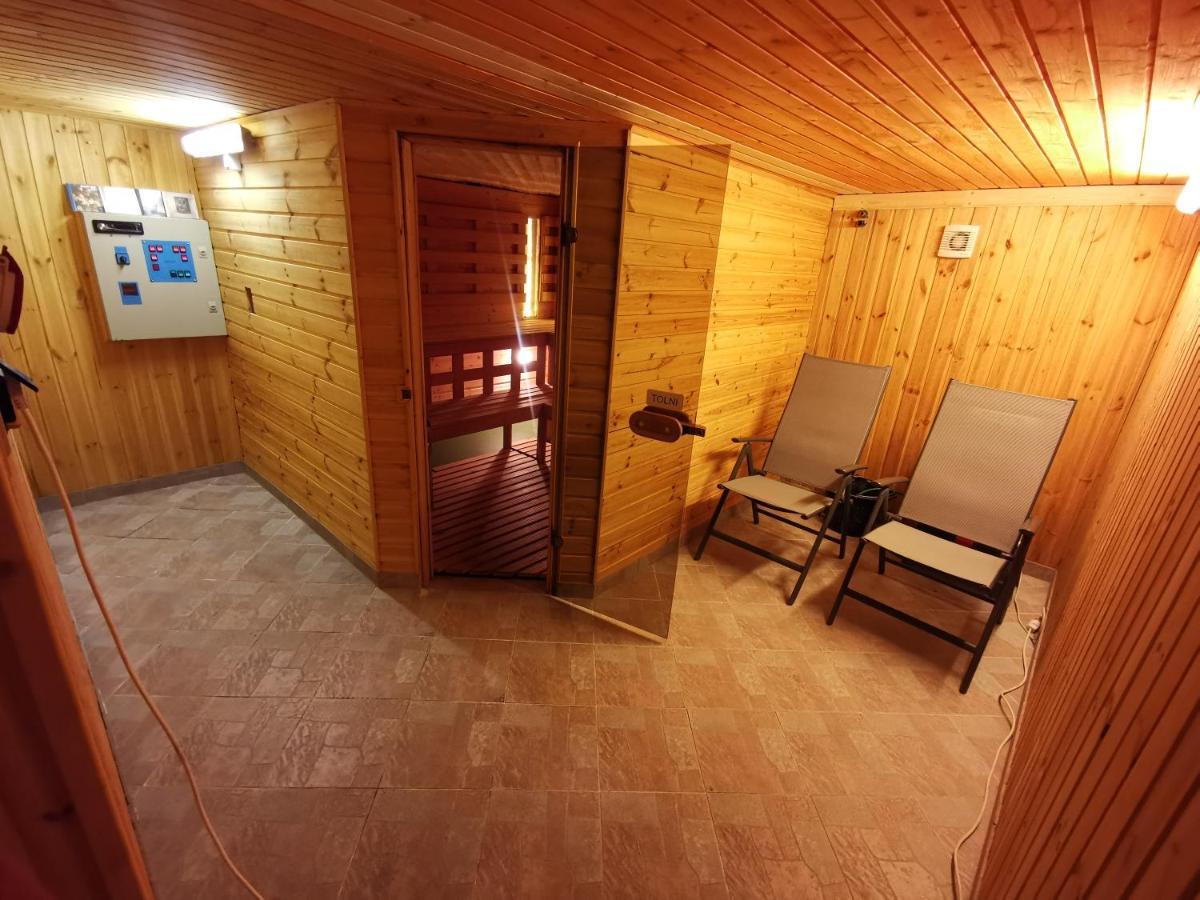 Privat Adriana Villa Kremnica Luaran gambar
